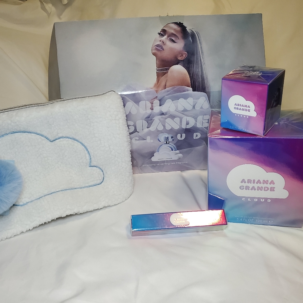 Ariana Grande Cloud Fan Box